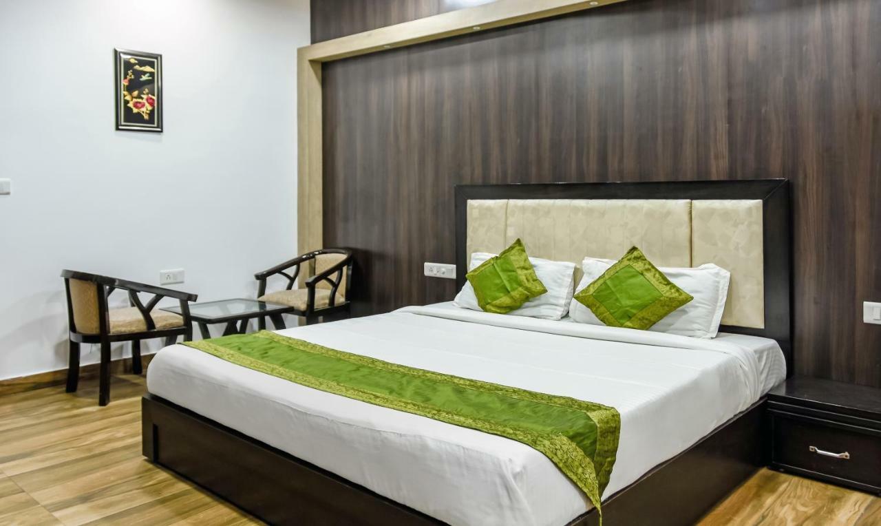 Treebo Red Petal Jalandhar Hotell Exteriör bild