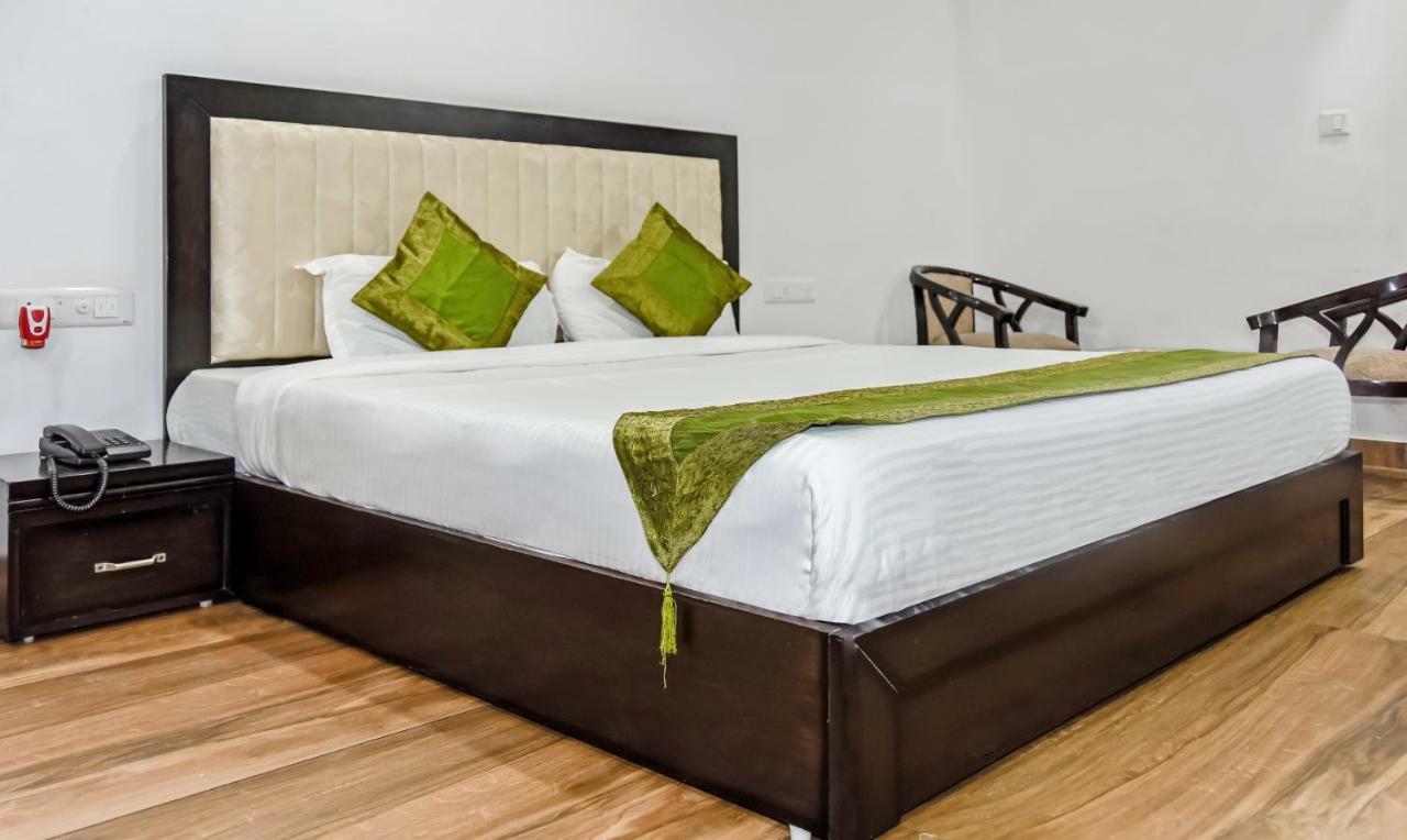 Treebo Red Petal Jalandhar Hotell Exteriör bild