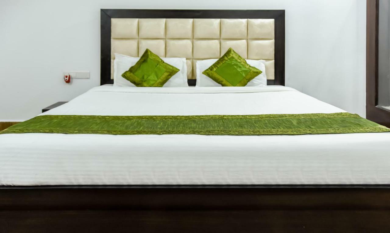 Treebo Red Petal Jalandhar Hotell Exteriör bild