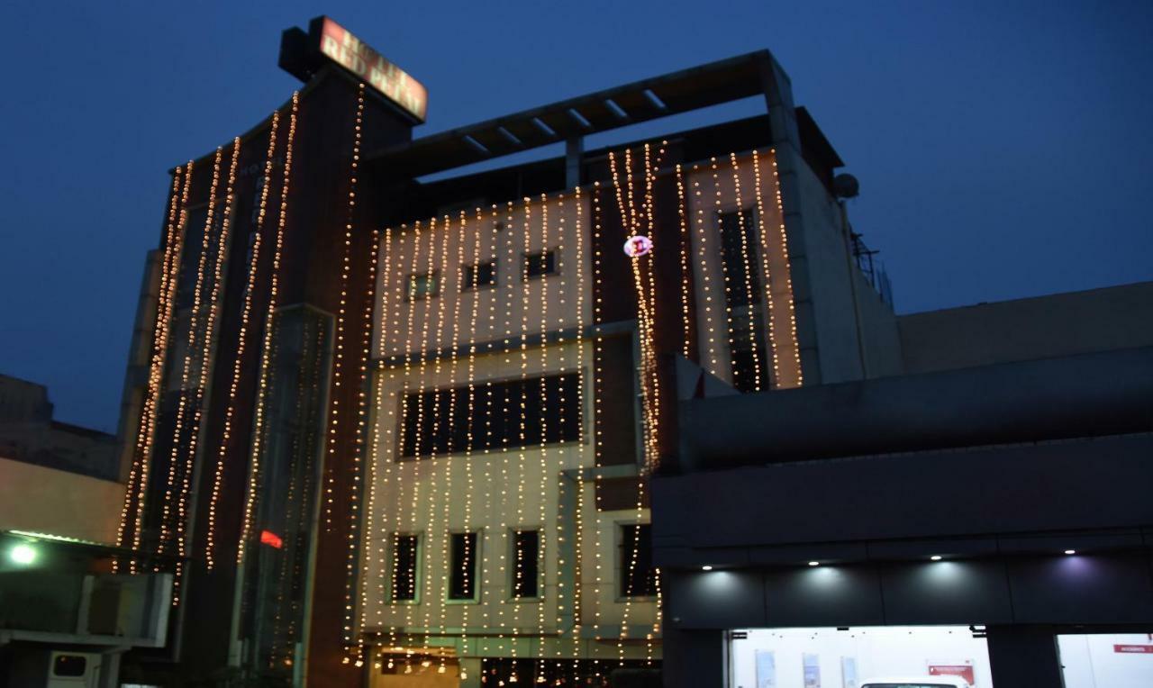 Treebo Red Petal Jalandhar Hotell Exteriör bild